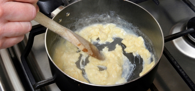eggs in pan cooking